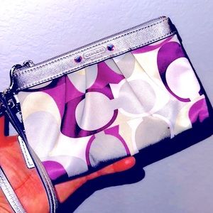 DIVORCE CLEARANCE-TAKING OFFERS Beautiful Coach Wristlet